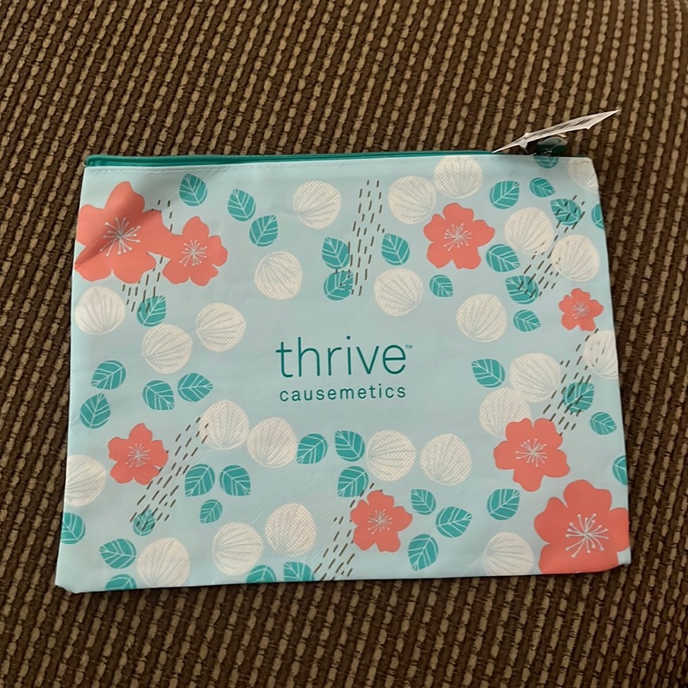 NWT Thrive Cosmetics bag